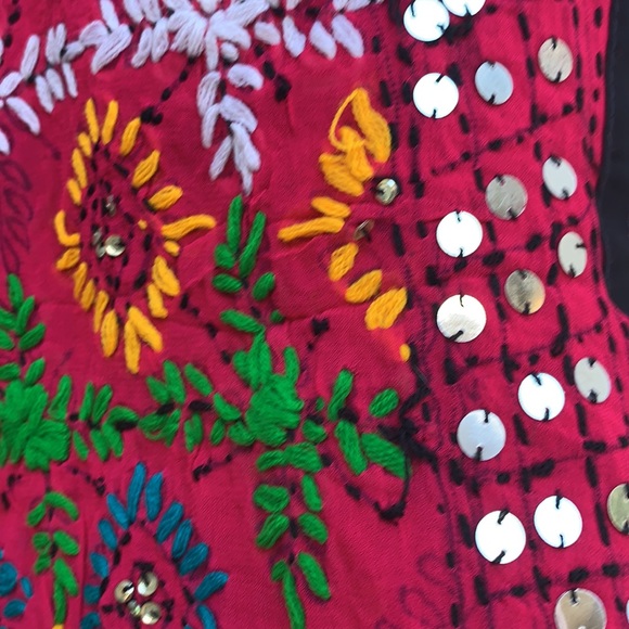 Hand embroidered shawl or wrap, x-large, NEW! - Picture 4 of 9